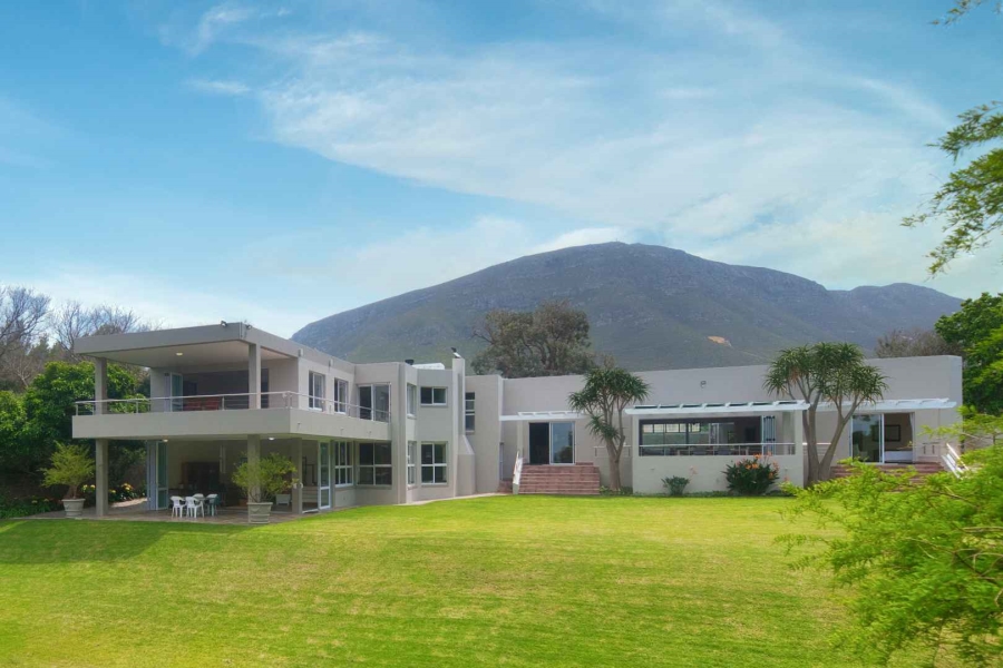 5 Bedroom Property for Sale in Fernkloof Estate Western Cape